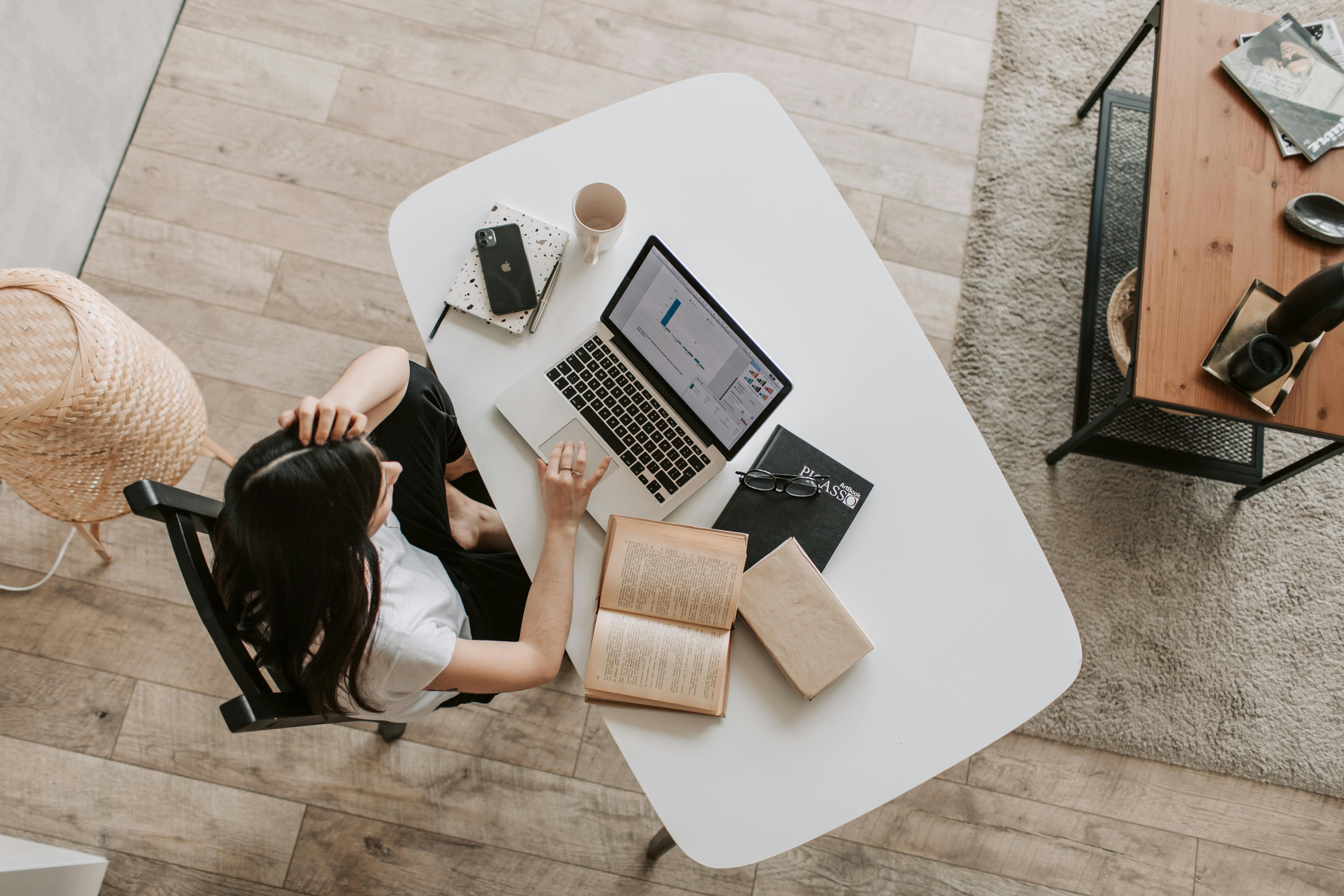 Lady on laptop