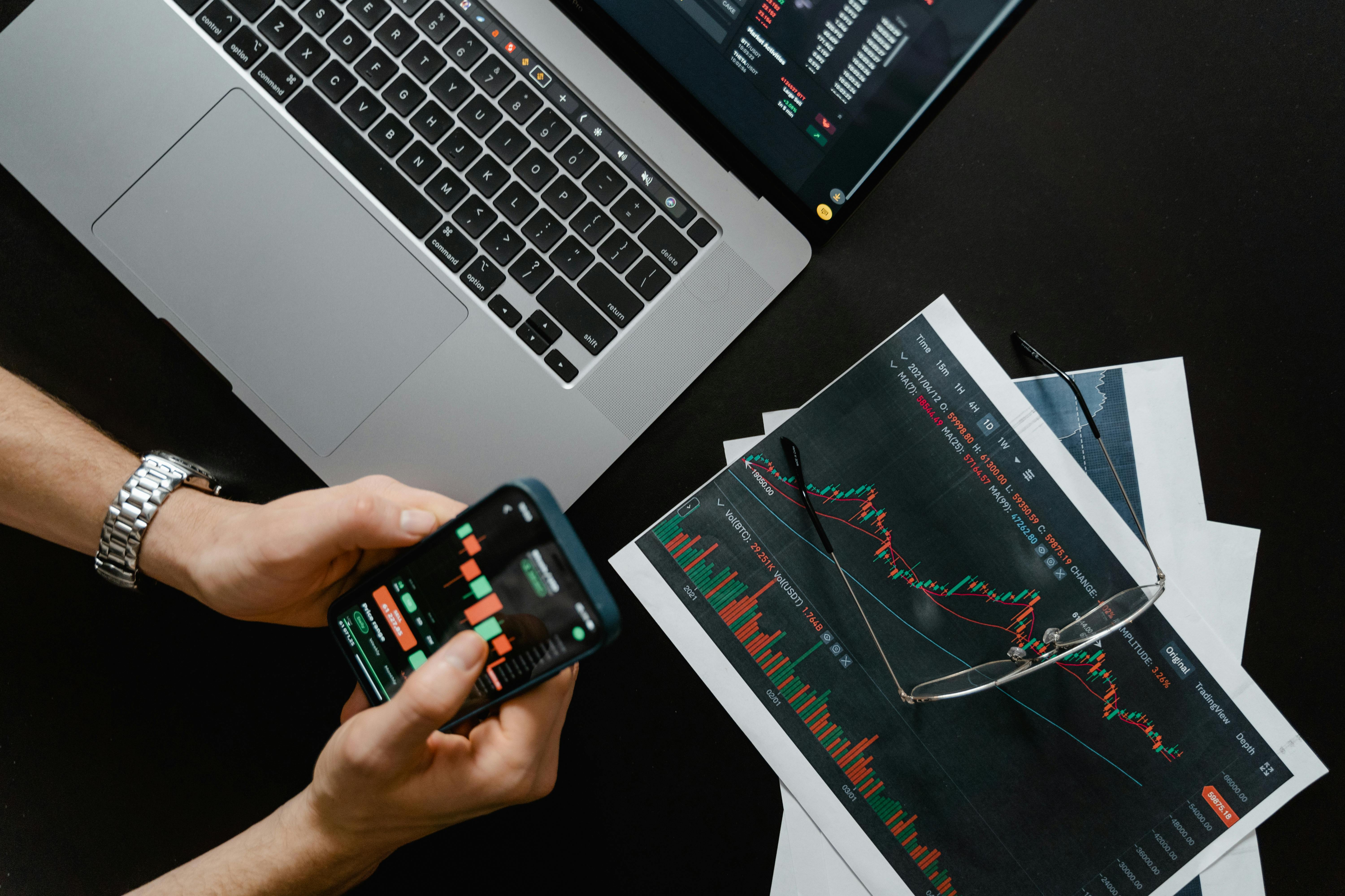 laptop, stock market