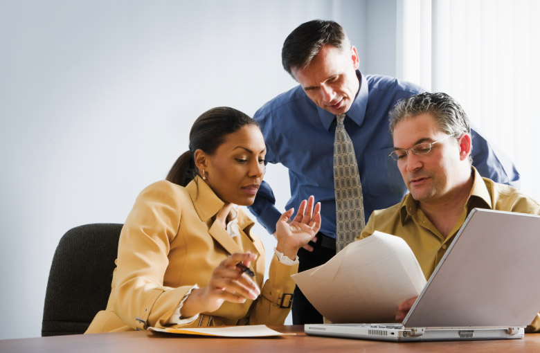 3-business-poeple-around-laptop_200_0.jpg 3-business-poeple-around-laptop_200_0.jpg