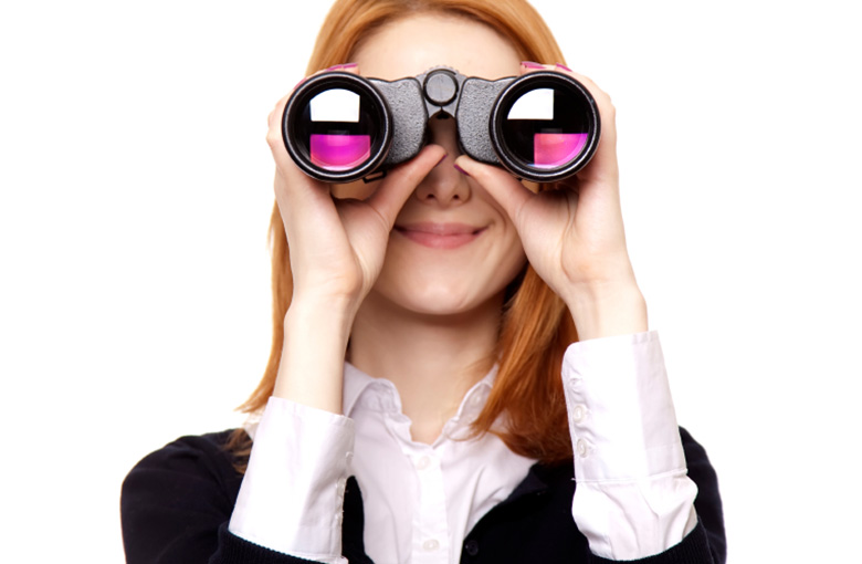 Binoculars-woman_0.jpg Binoculars-woman_0.jpg