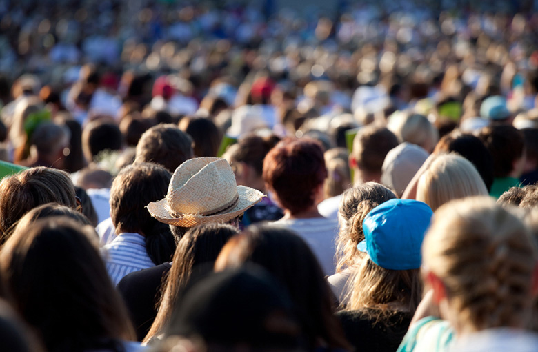 Crowd-2.jpg Crowd-2.jpg